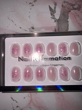 Nail Reformation Pink Bow Press-On Nails in Extra Short Round